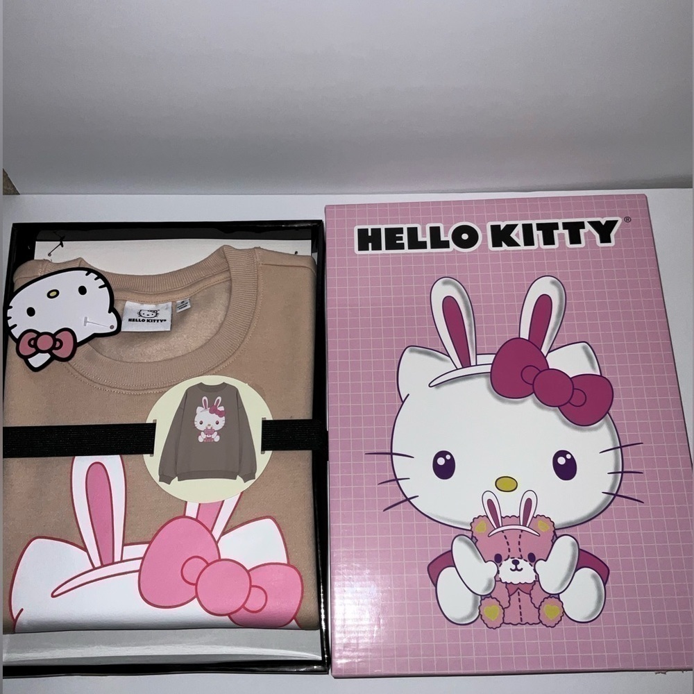 Hello Kitty Easter bunny crewneck sweatshirt- women’s